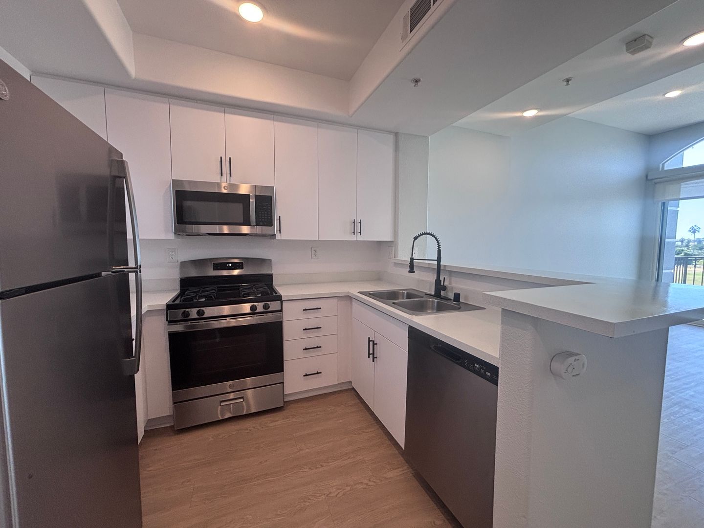 Los Angeles Apartment: 2820 Sawtelle Boulevard