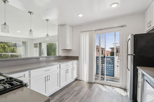 8375 Fountain - Gorgeous NEWLY RENOVATED apartment! – photo 1