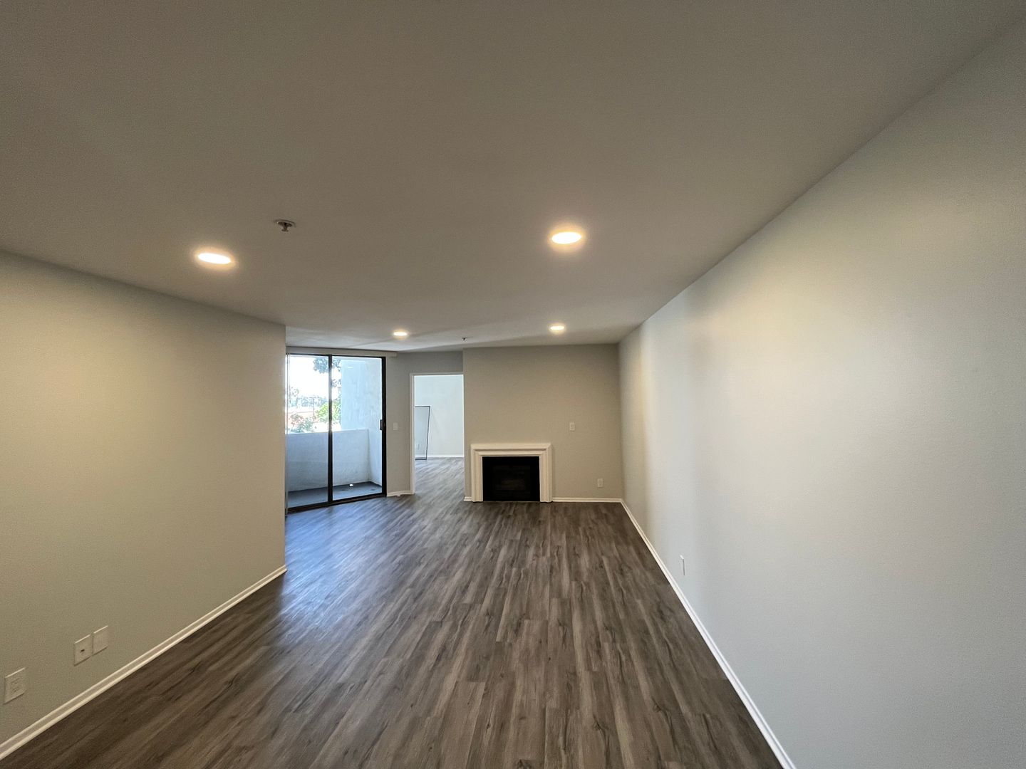 Los Angeles Apartment: 1223 Federal Ave