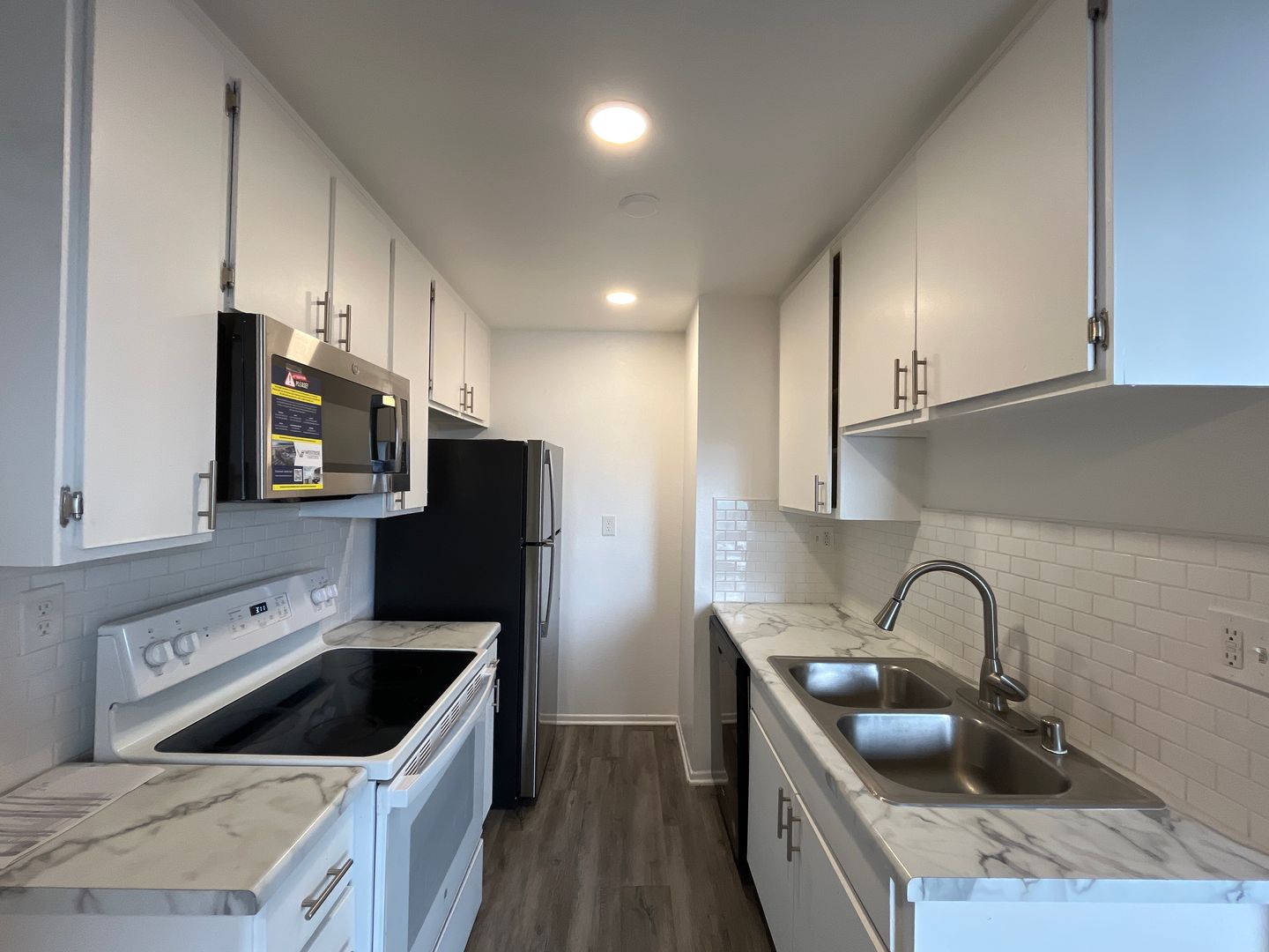 Los Angeles Apartment: 951 S. Oxford Ave