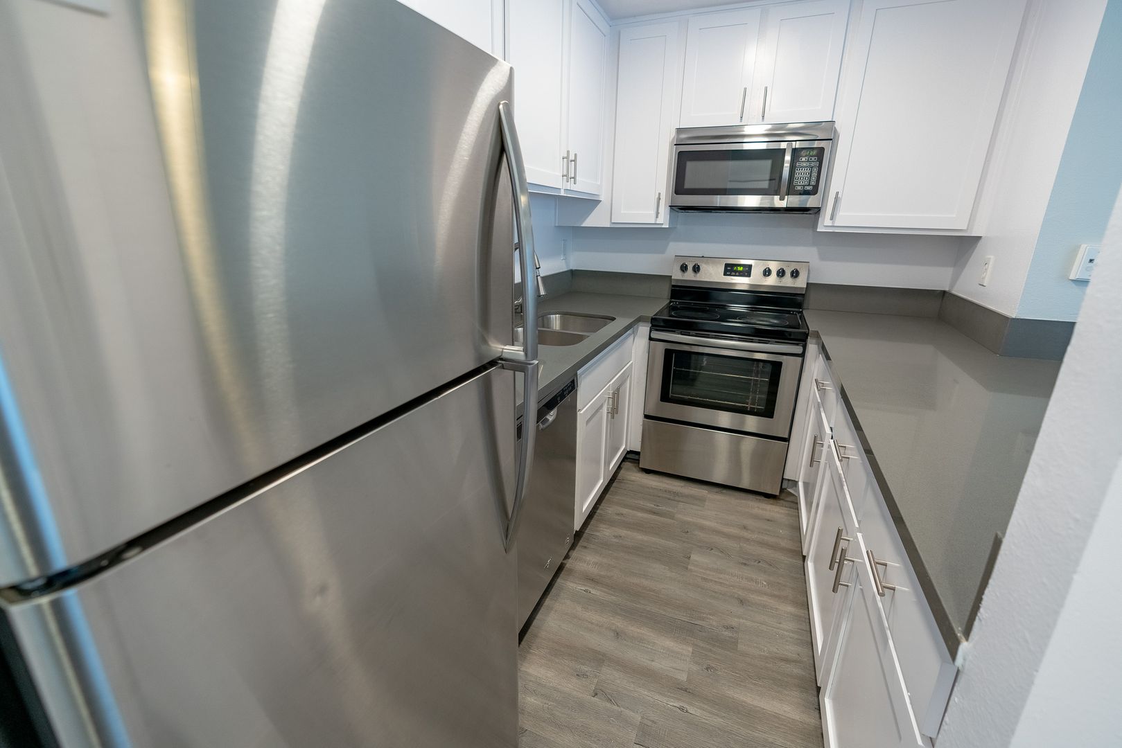Los Angeles Apartment: 2039 N Las Palmas Ave.