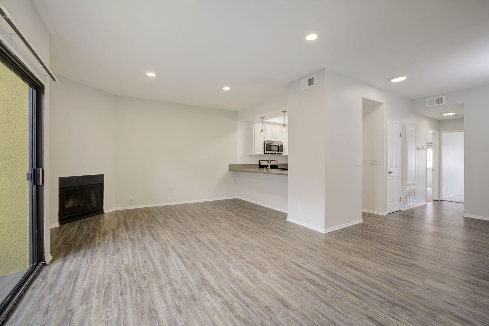 Los Angeles Apartment: 711 N. Sweetzer Ave