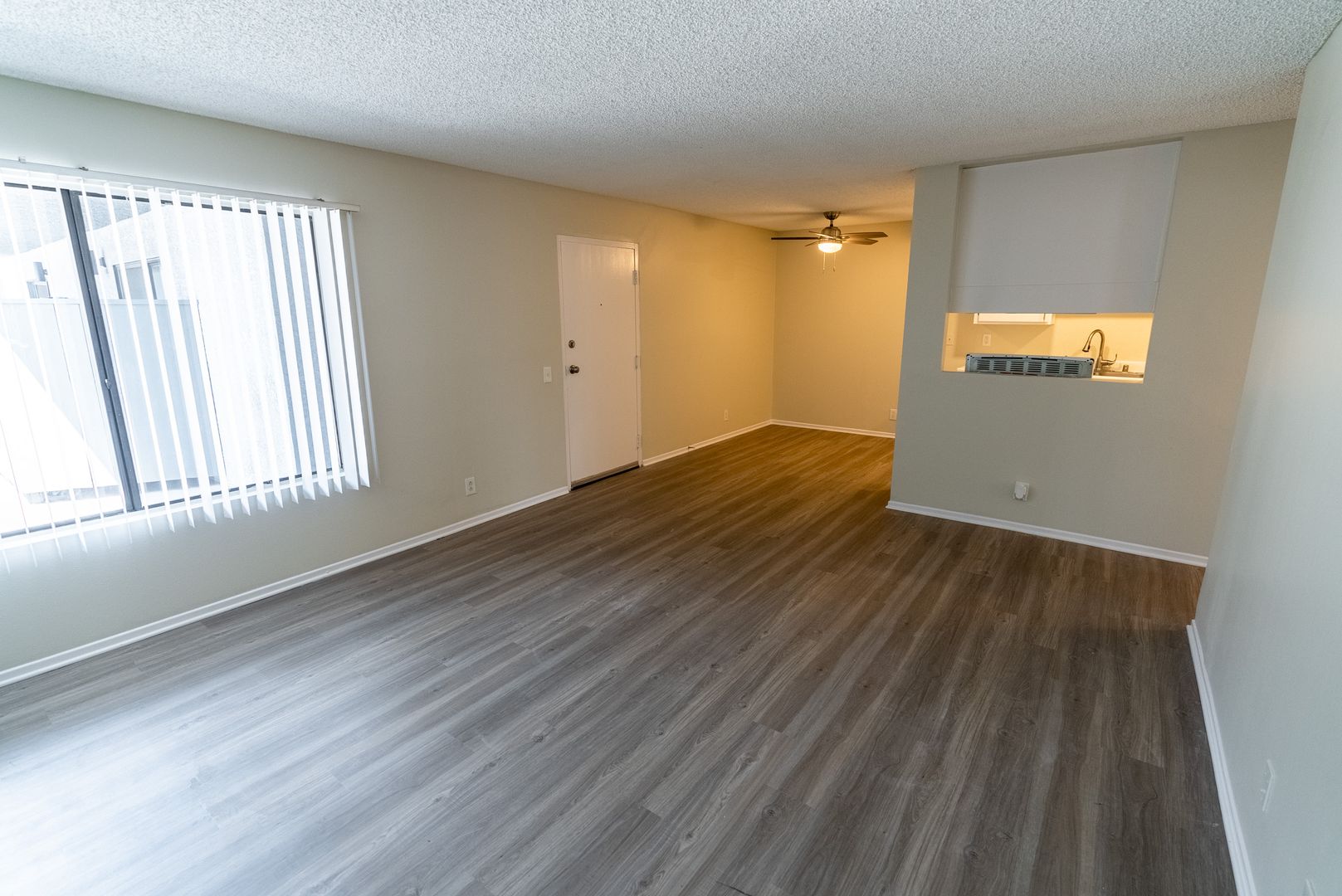 Granada Hills Apartment: 17211 Chatsworth St