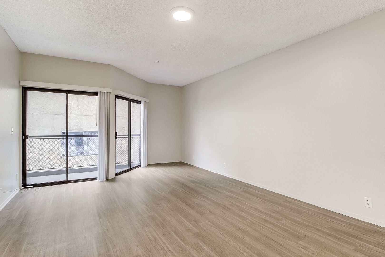 Los Angeles Apartment: 747 Gayley Ave