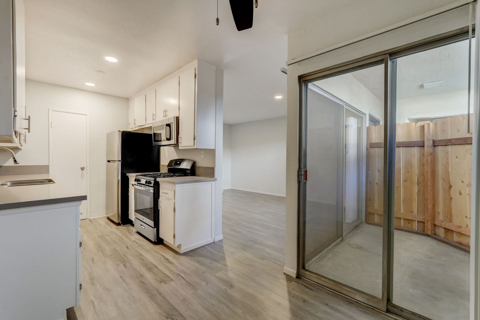 Los Angeles Apartment: 3537 Clarington Ave