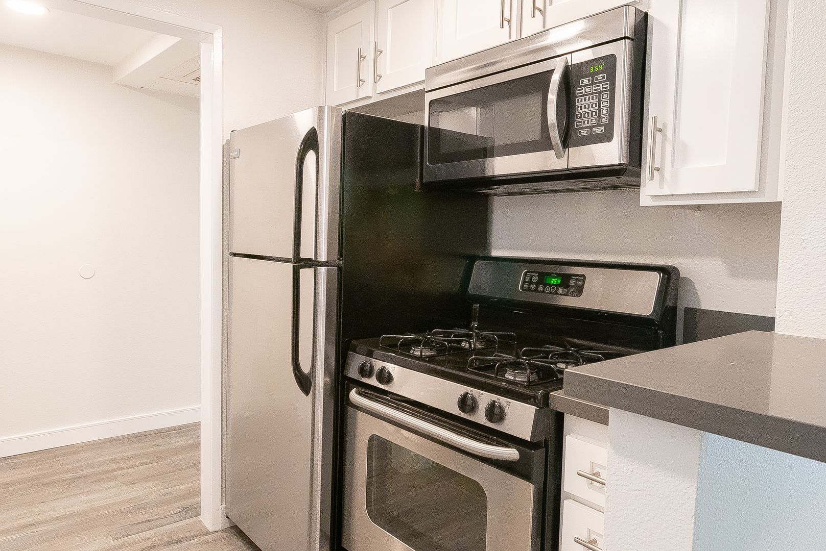 Los Angeles Apartment: 110 S. Sweetzer Ave