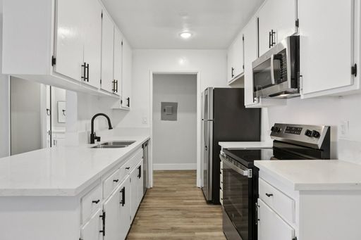 1635 Martel - Gorgeous, fully renovated building located in Hollywood – photo 1