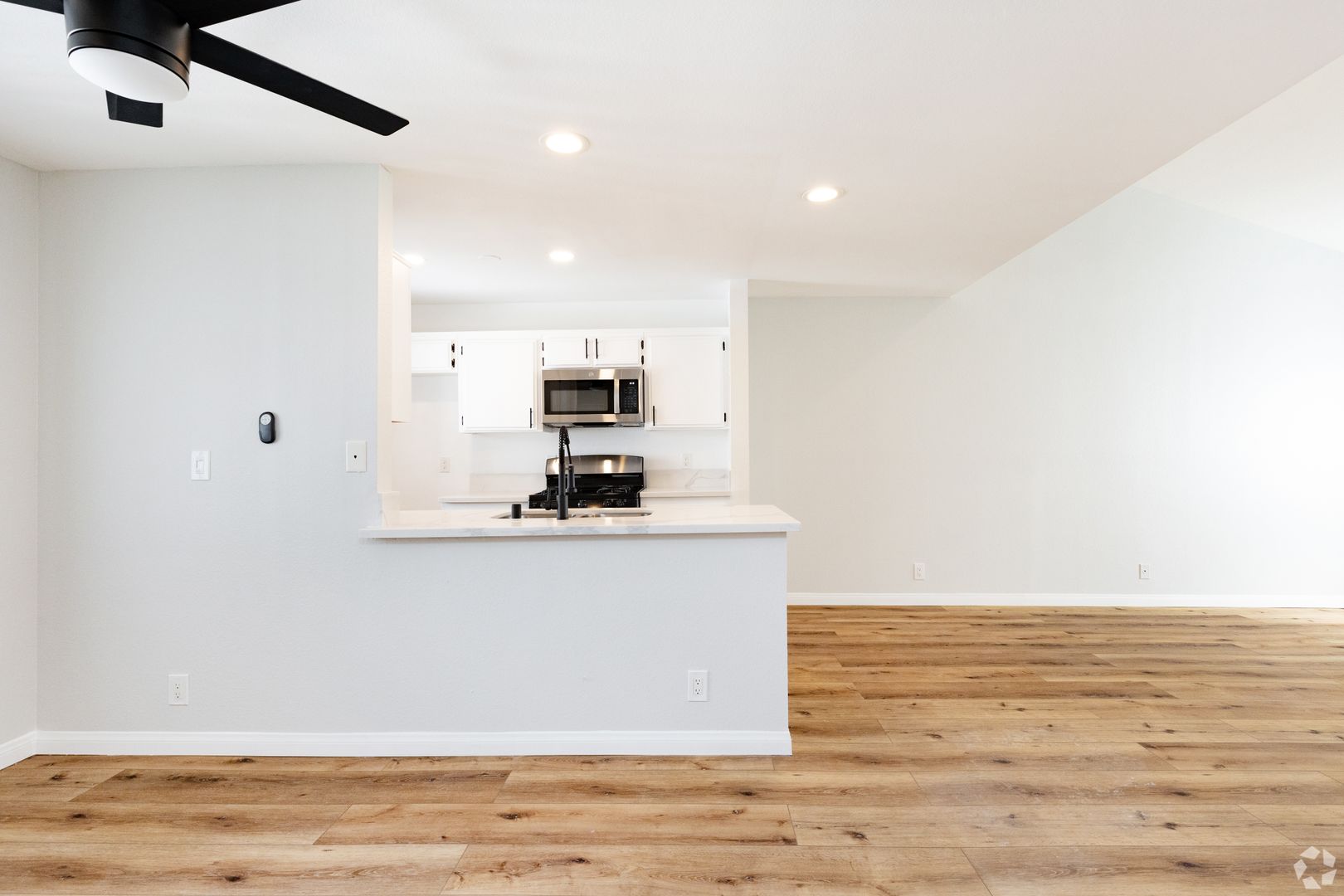 Los Angeles Apartment: 1945 Glendon Avenue