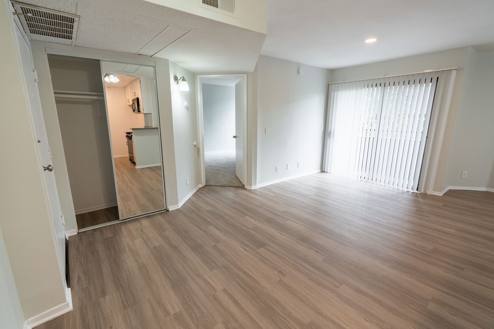Van Nuys Apartment: 6310 Sylmar Ave