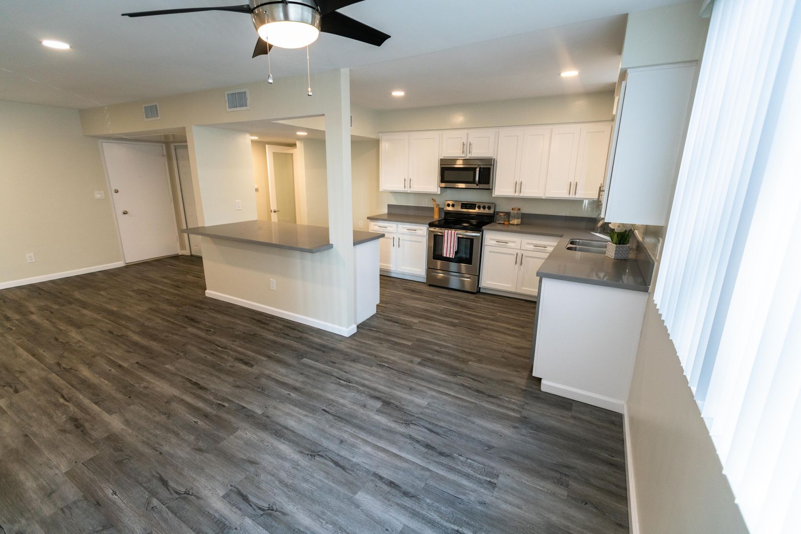 Los Angeles Apartment: 816 S. Bundy Dr