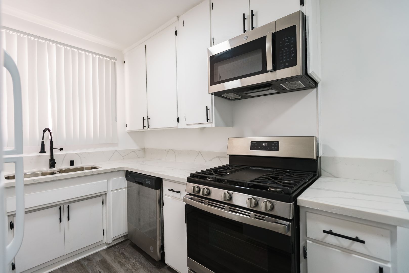 Los Angeles Apartment: 410 Veteran Avenue