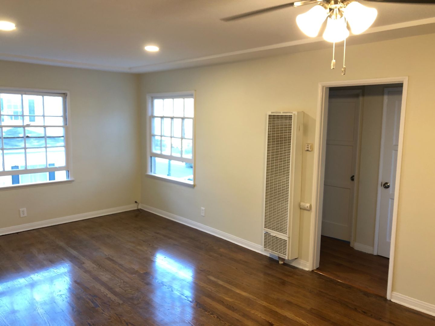 Los Angeles Apartment: 621 Midvale Avenue