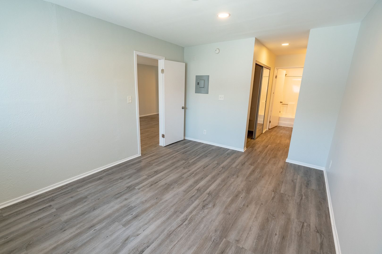 Los Angeles Apartment: 2039 N Las Palmas Ave.