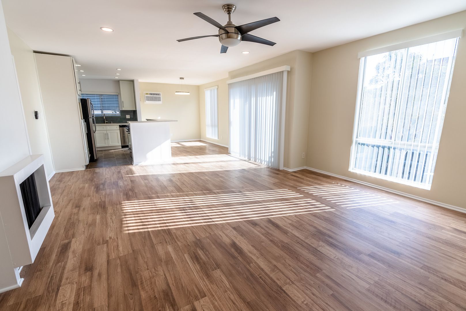 Santa Monica Apartment: 204 Washington Ave