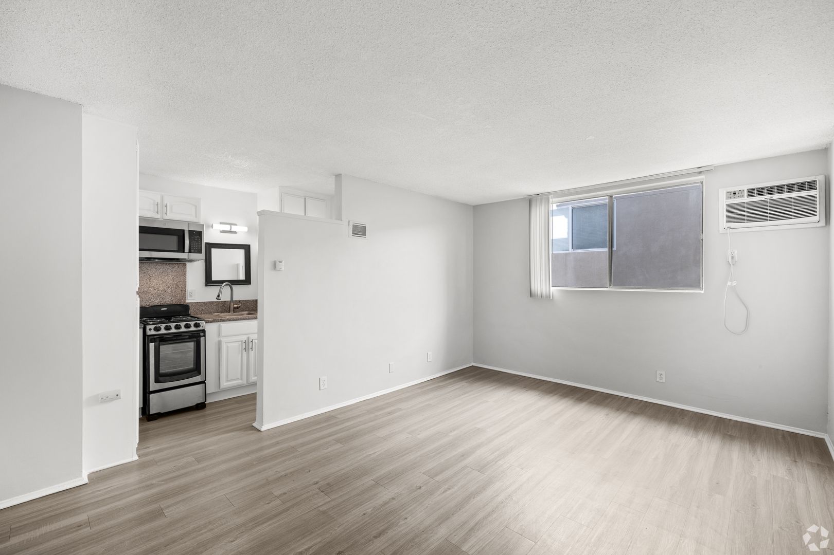 Los Angeles Apartment: 1275 Federal Avenue