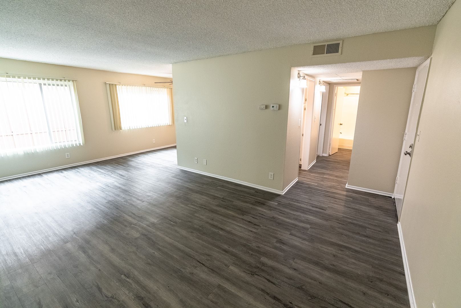Los Angeles Apartment: 245 S Serrano Ave