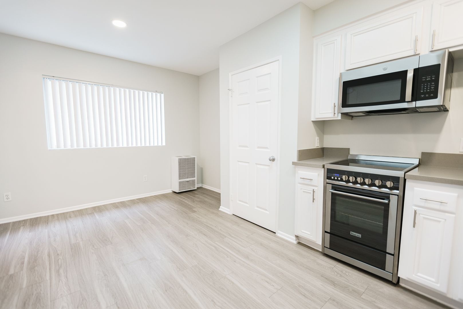 Santa Monica Apartment: 1015 2nd Street