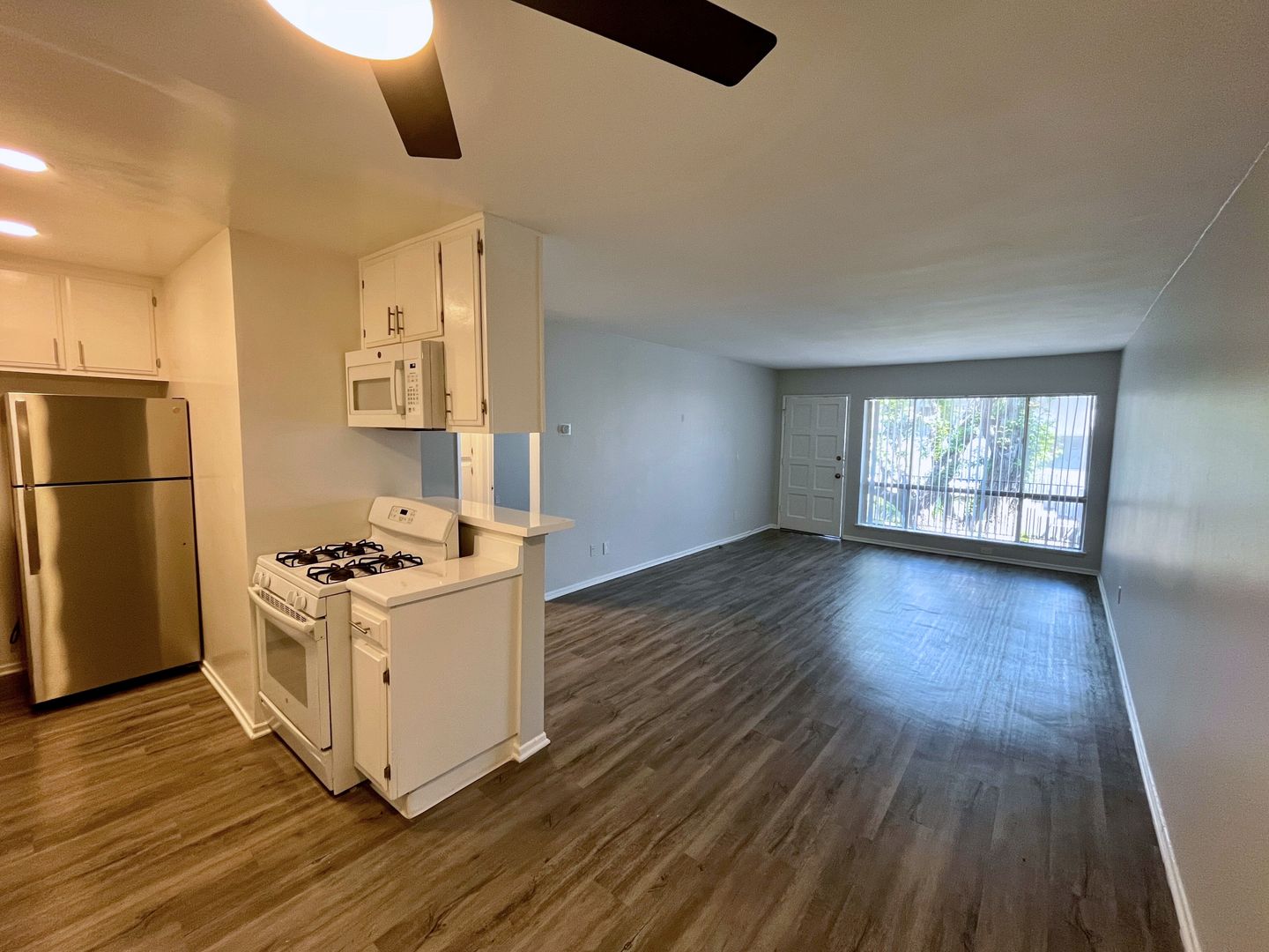Northridge Apartment: 18400 Prairie Street
