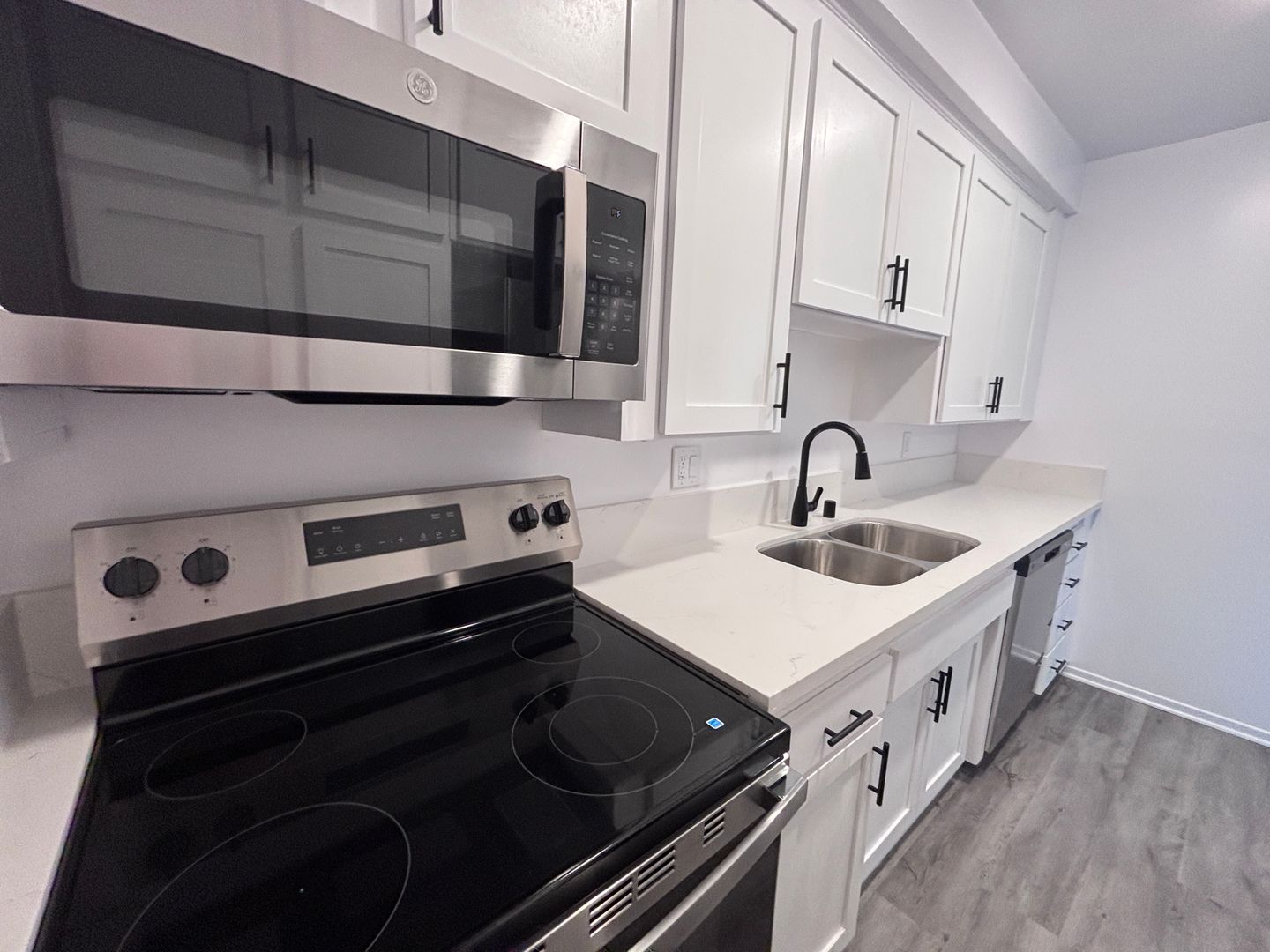Los Angeles Apartment: 1371 S. Beverly Glen Blvd
