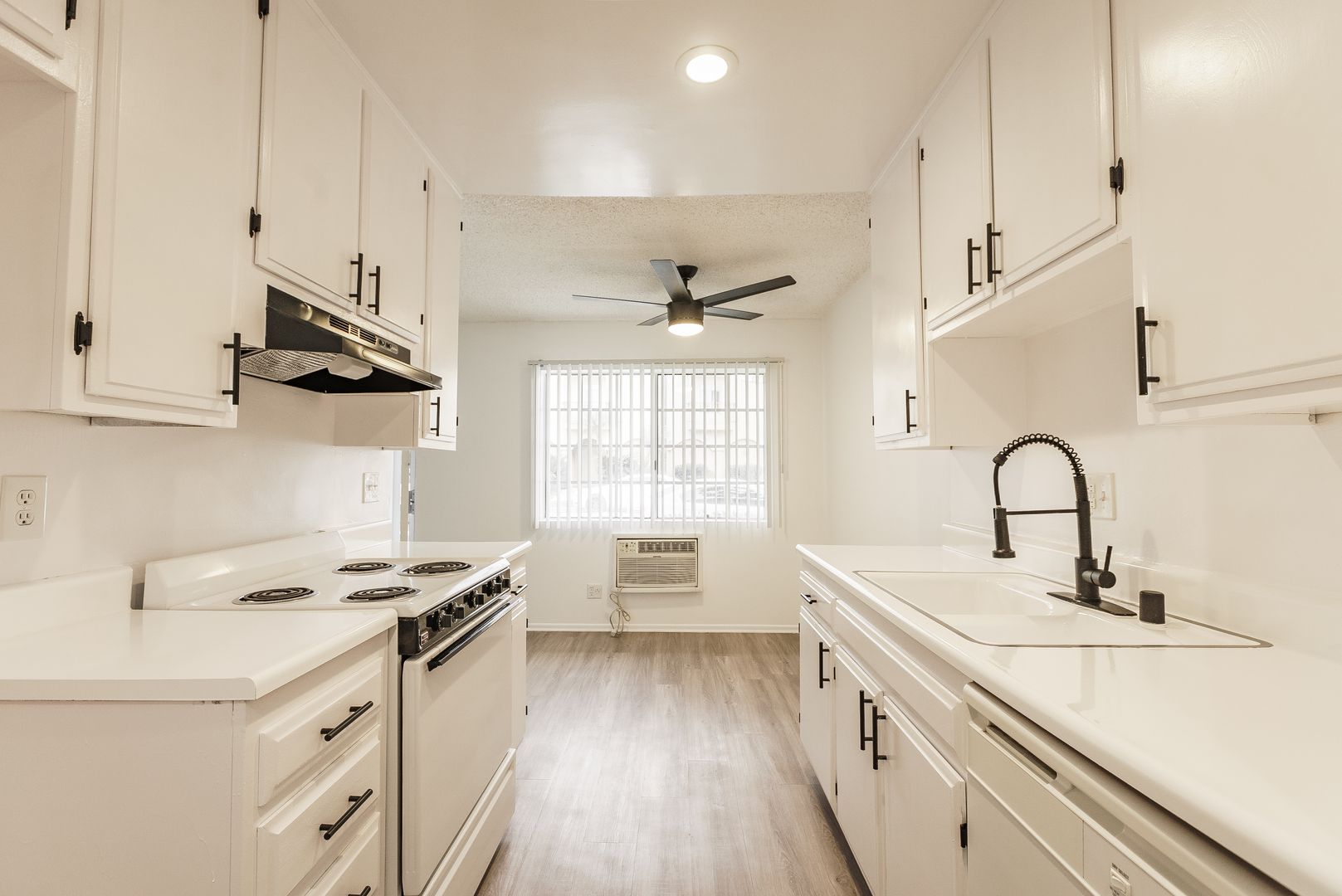 Northridge Apartment: 18424 Halsted Avenue