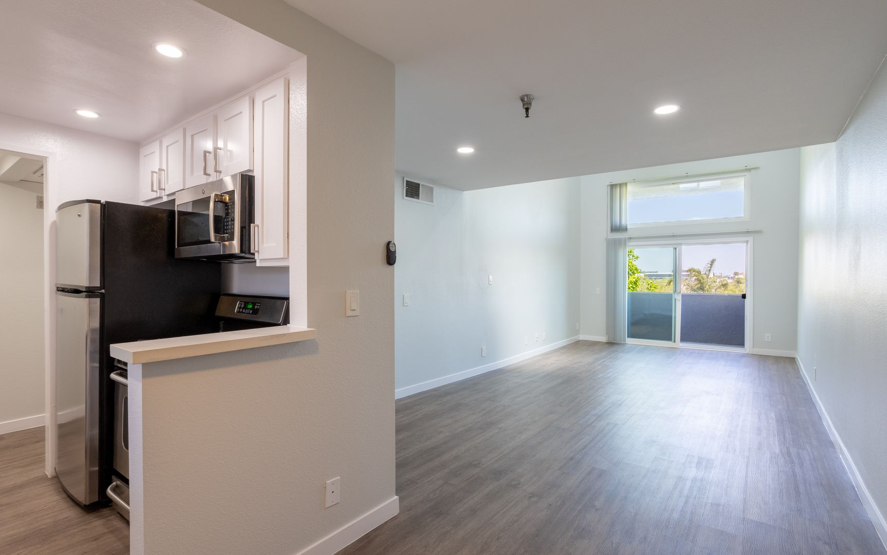 Los Angeles Apartment: 110 S. Sweetzer Ave
