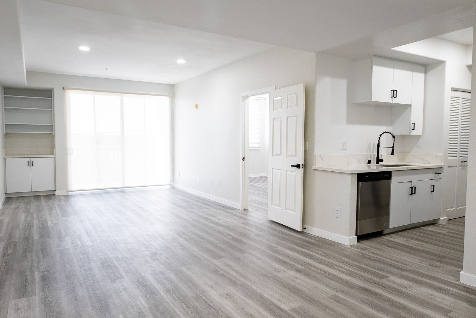 Los Angeles Apartment: 2820 Sawtelle Boulevard