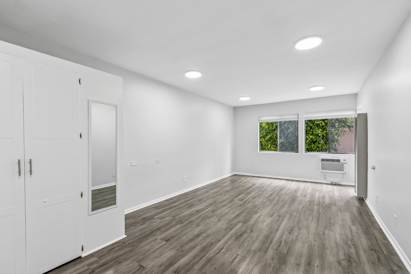 West Hollywood Apartment: 1253 Havenhurst Drive