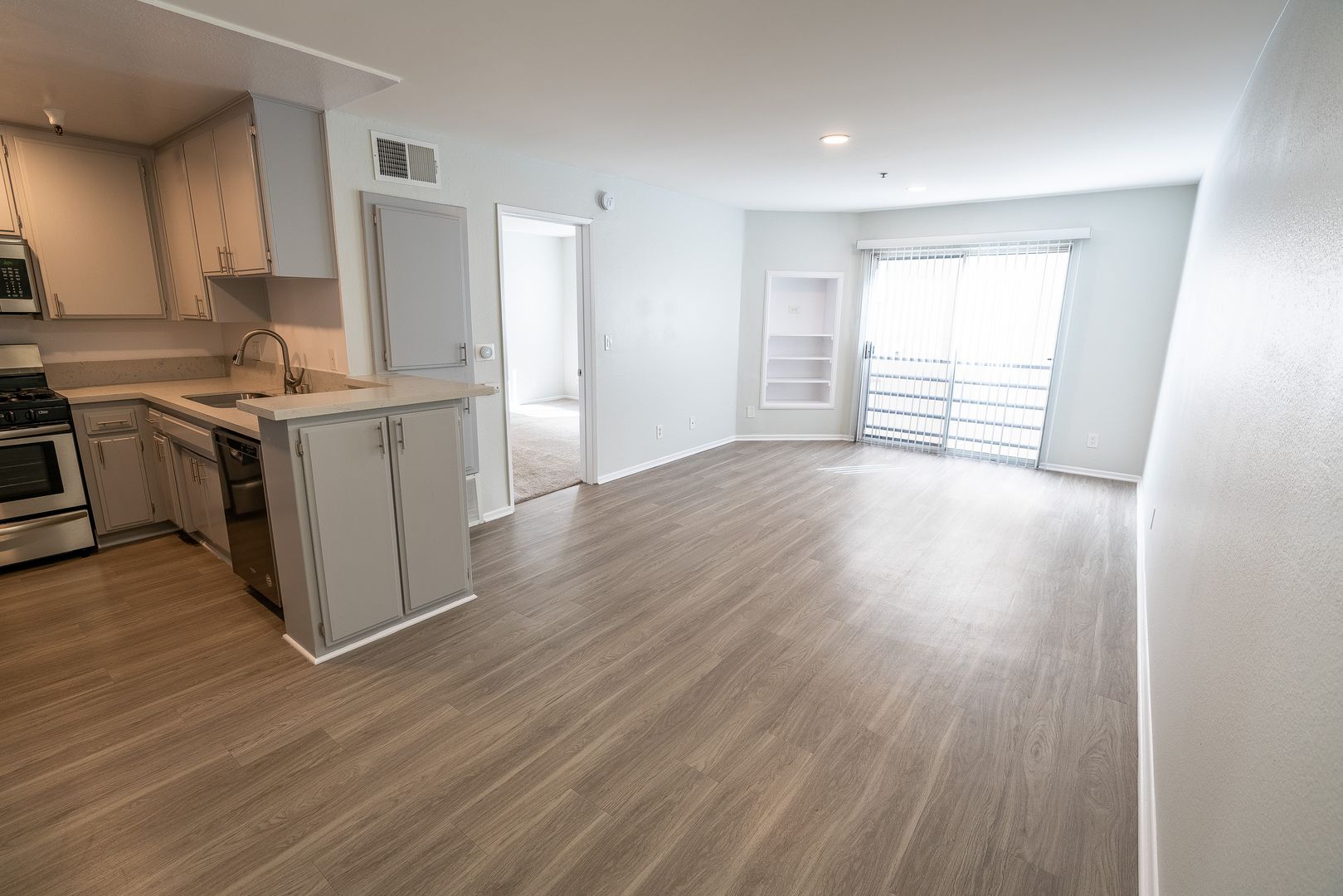 Sherman Oaks Apartment: 4378 Sepulveda Blvd