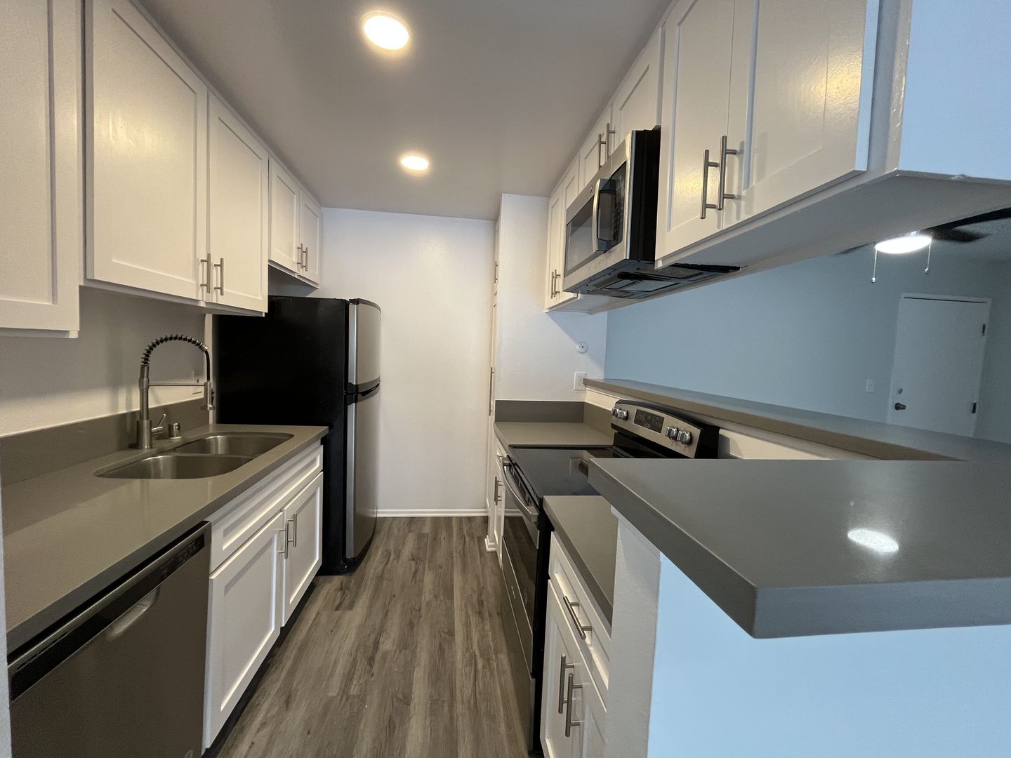 Los Angeles Apartment: 2039 N Las Palmas Ave.