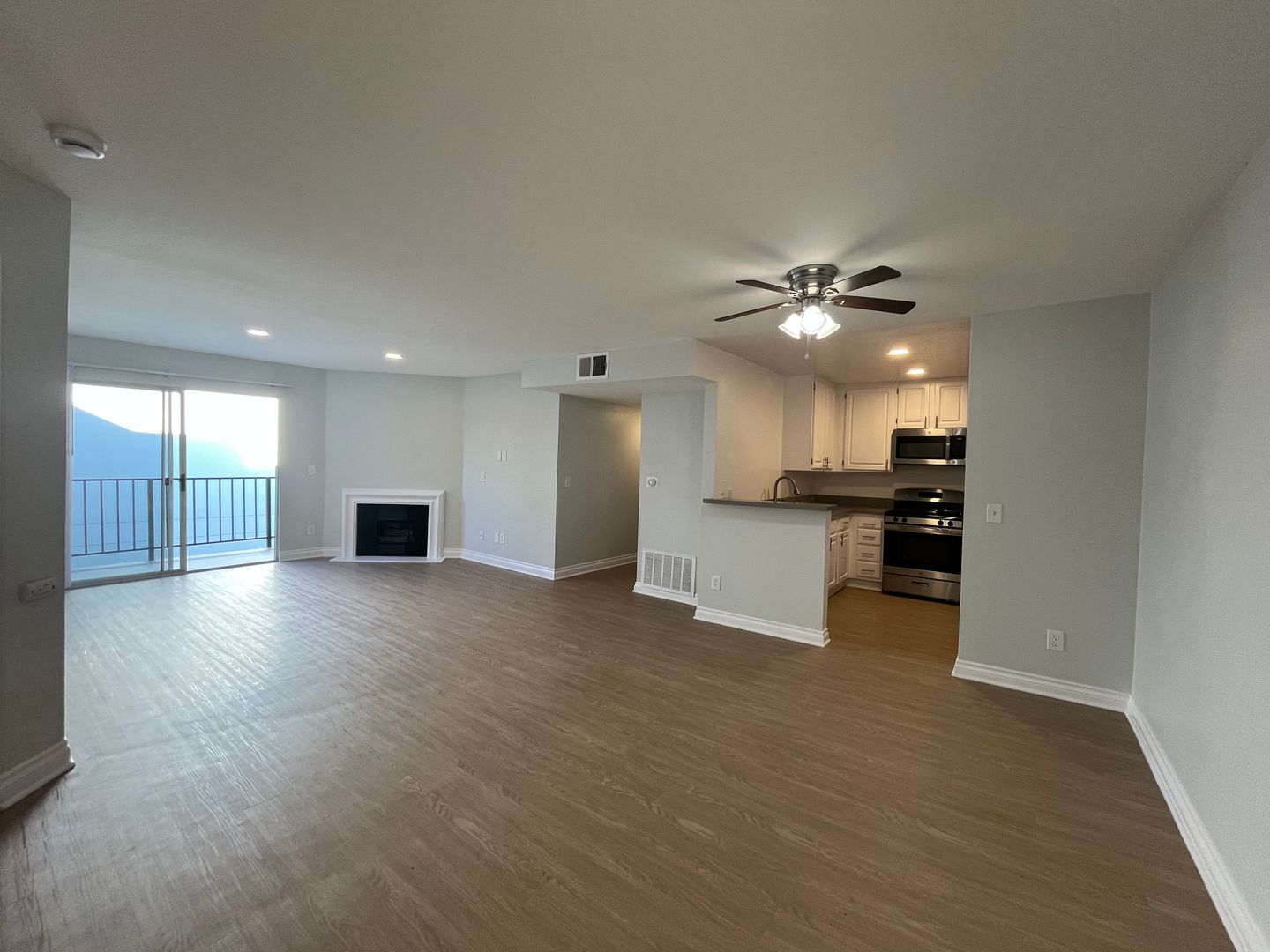 Sherman Oaks Apartment: 14056 Valleyheart