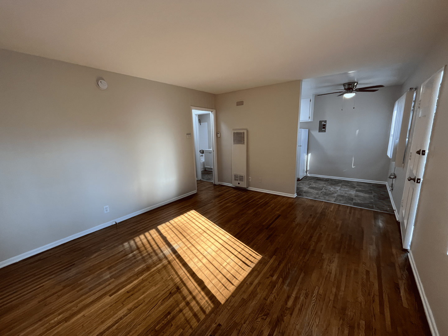 Los Angeles Apartment: 652 Veteran Ave