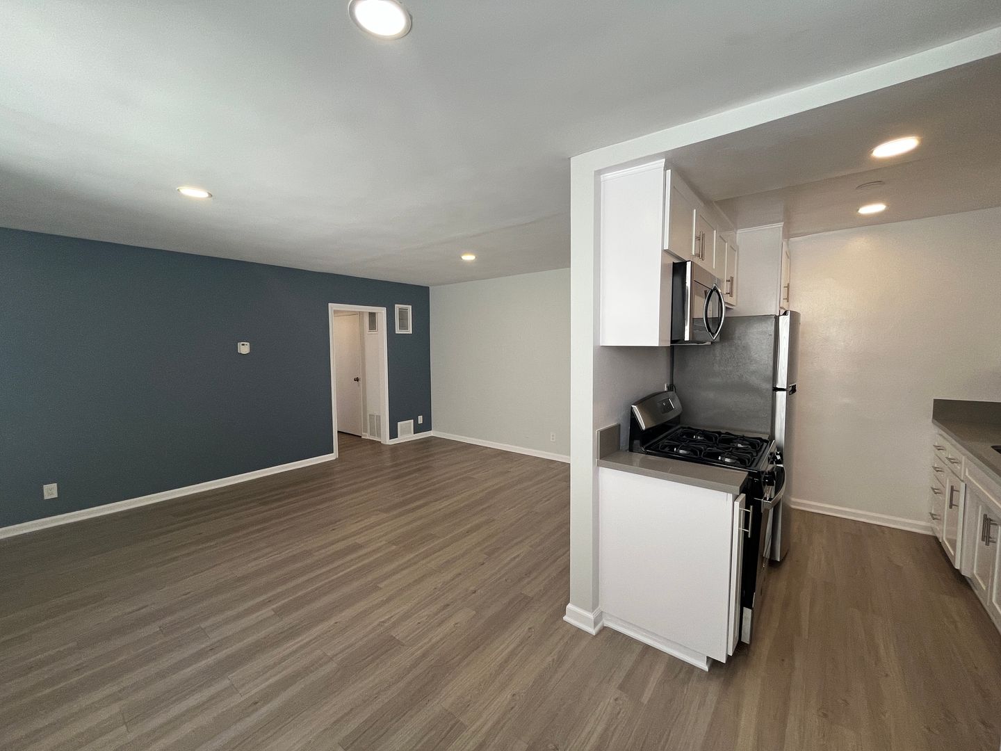 Los Angeles Apartment: 1275 Federal Avenue