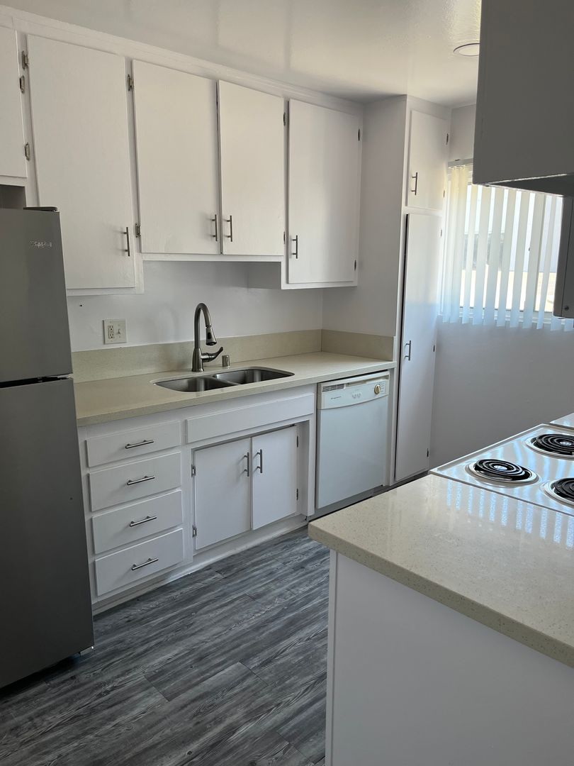 Northridge Apartment: 18411 Vincennes St