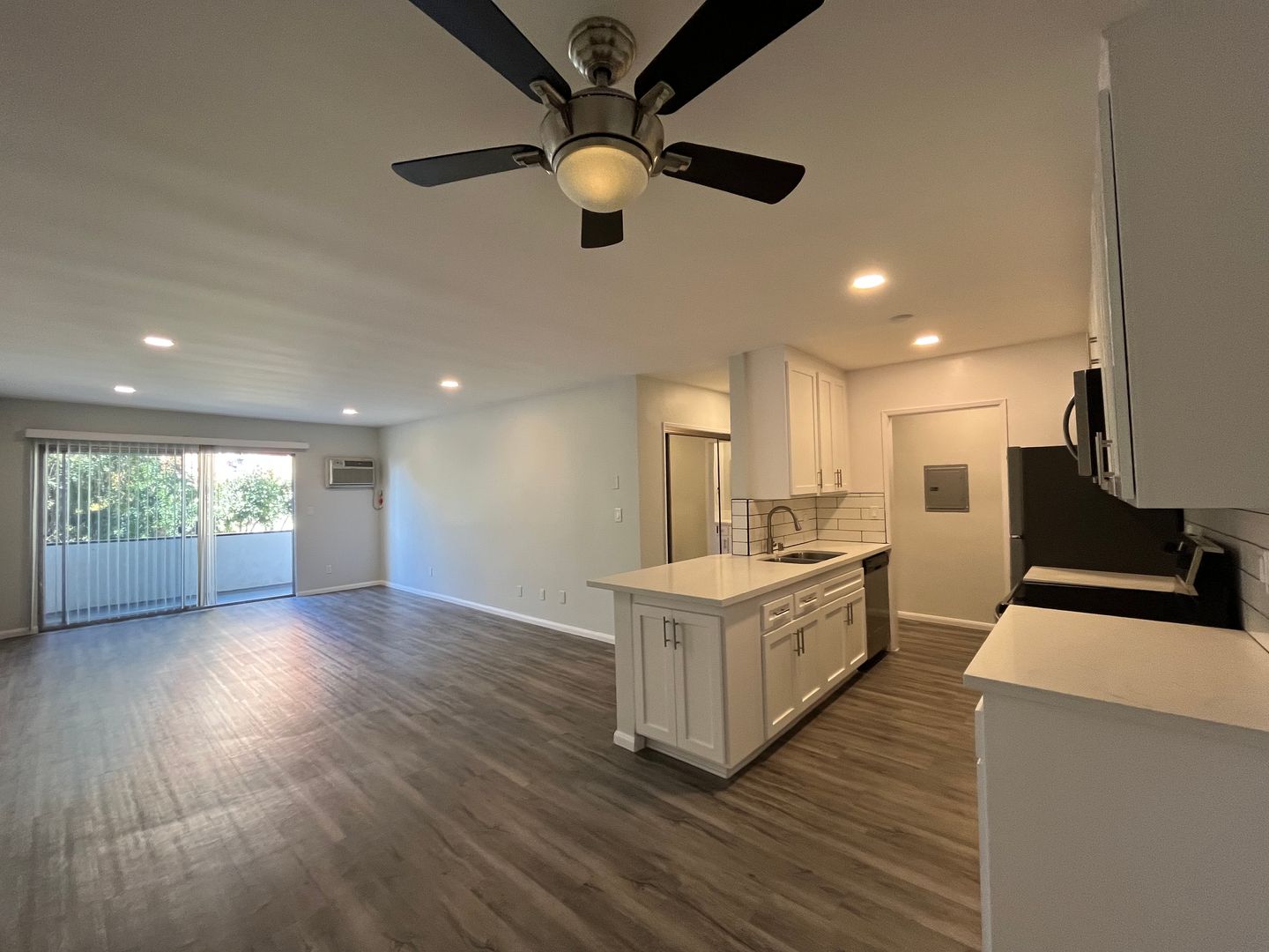 Los Angeles Apartment: 1635 North Martel Avenue