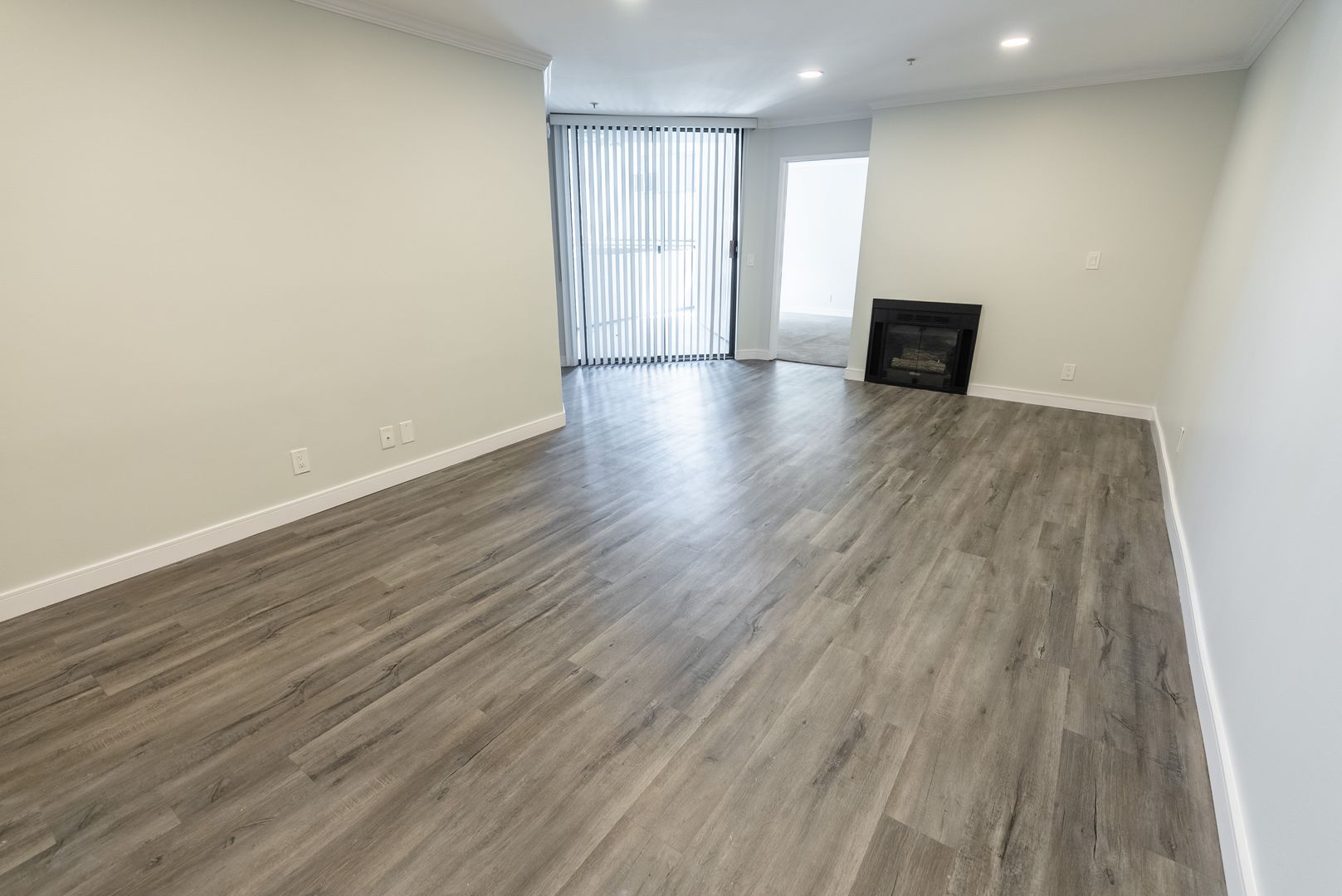 Los Angeles Apartment: 1223 Federal Ave