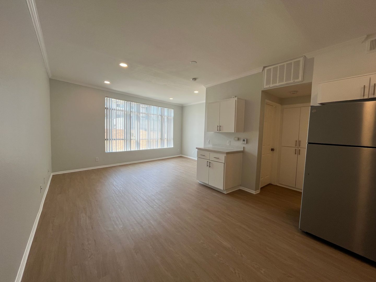 Sherman Oaks Apartment: 14900 Moorpark St