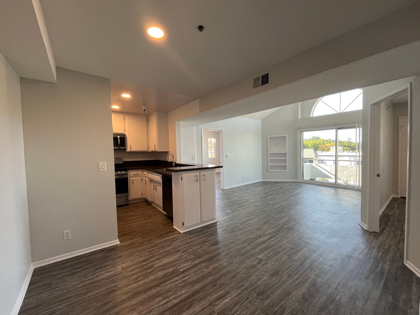 Sherman Oaks Apartment: 4378 Sepulveda Blvd