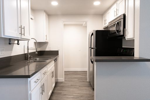 110 Sweetzer - Gorgeous, fully renovated building located in Beverly Hills – photo 1