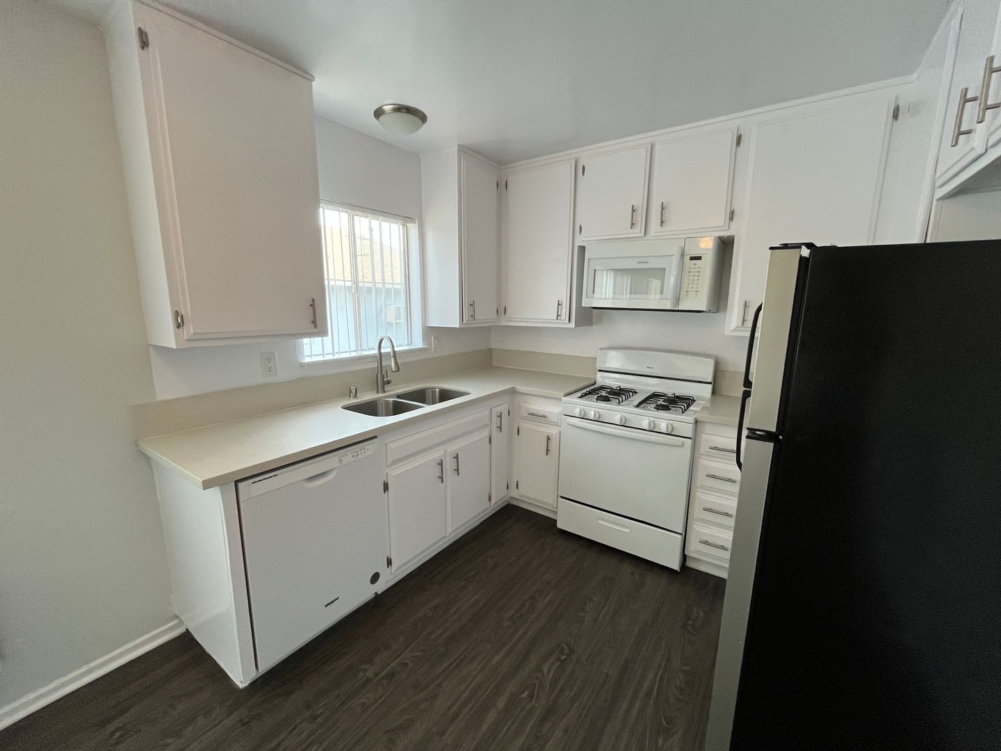 Northridge Apartment: 18400 Prairie Street