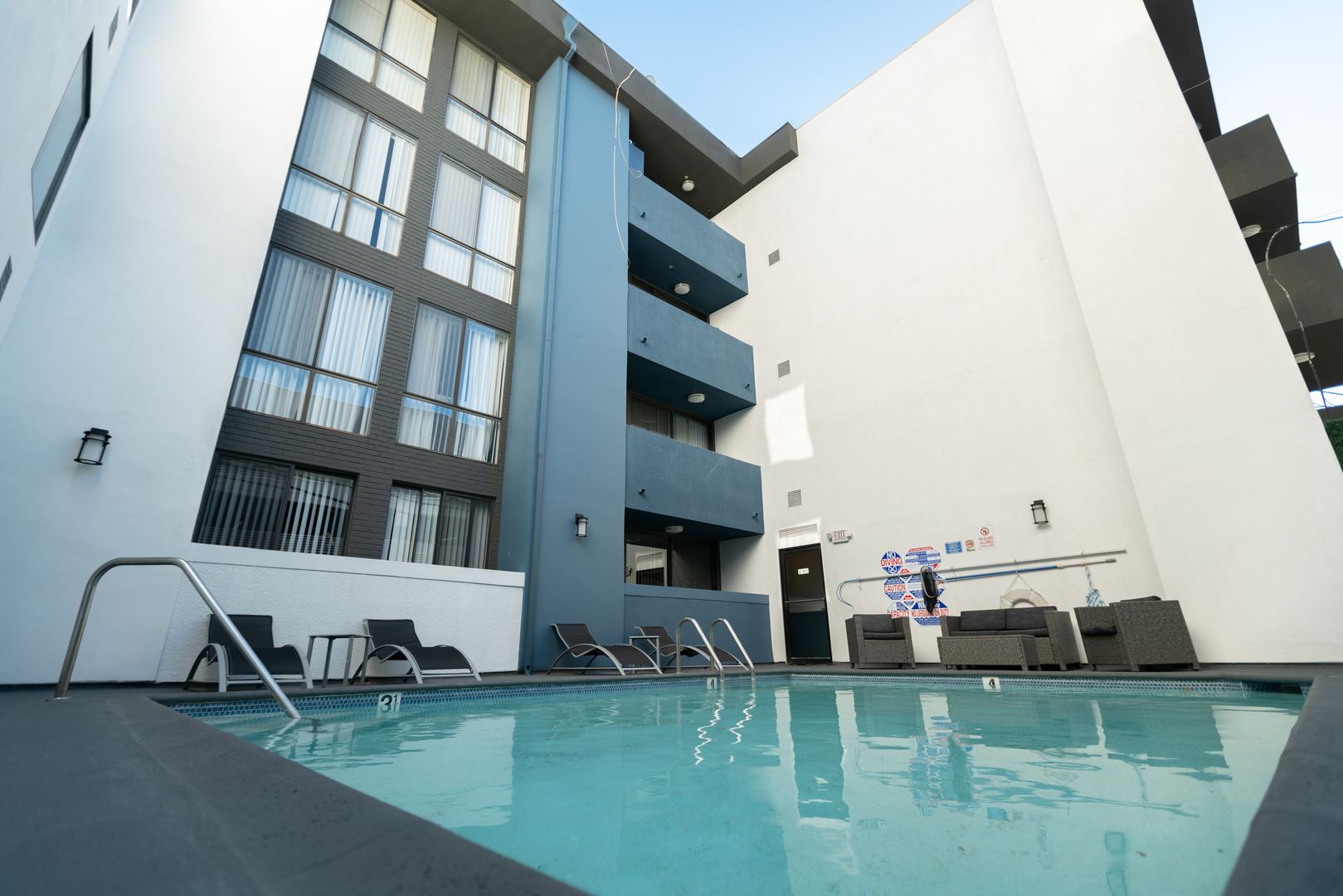 Los Angeles Apartment: 1223 Federal Ave