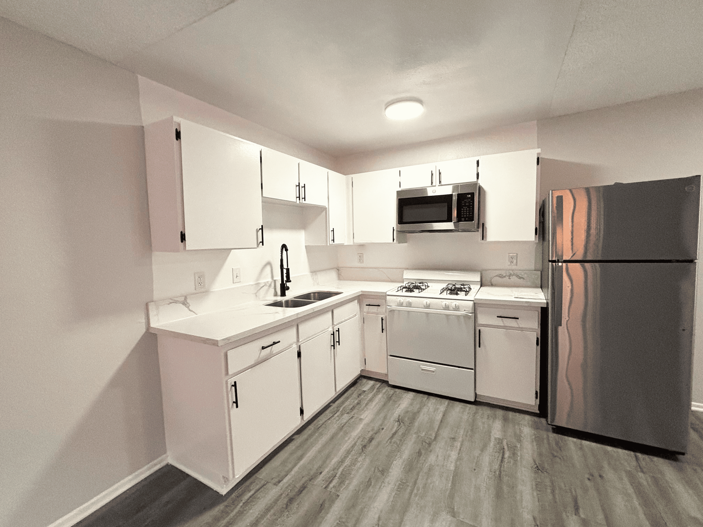 Los Angeles Apartment: 226 South Serrano