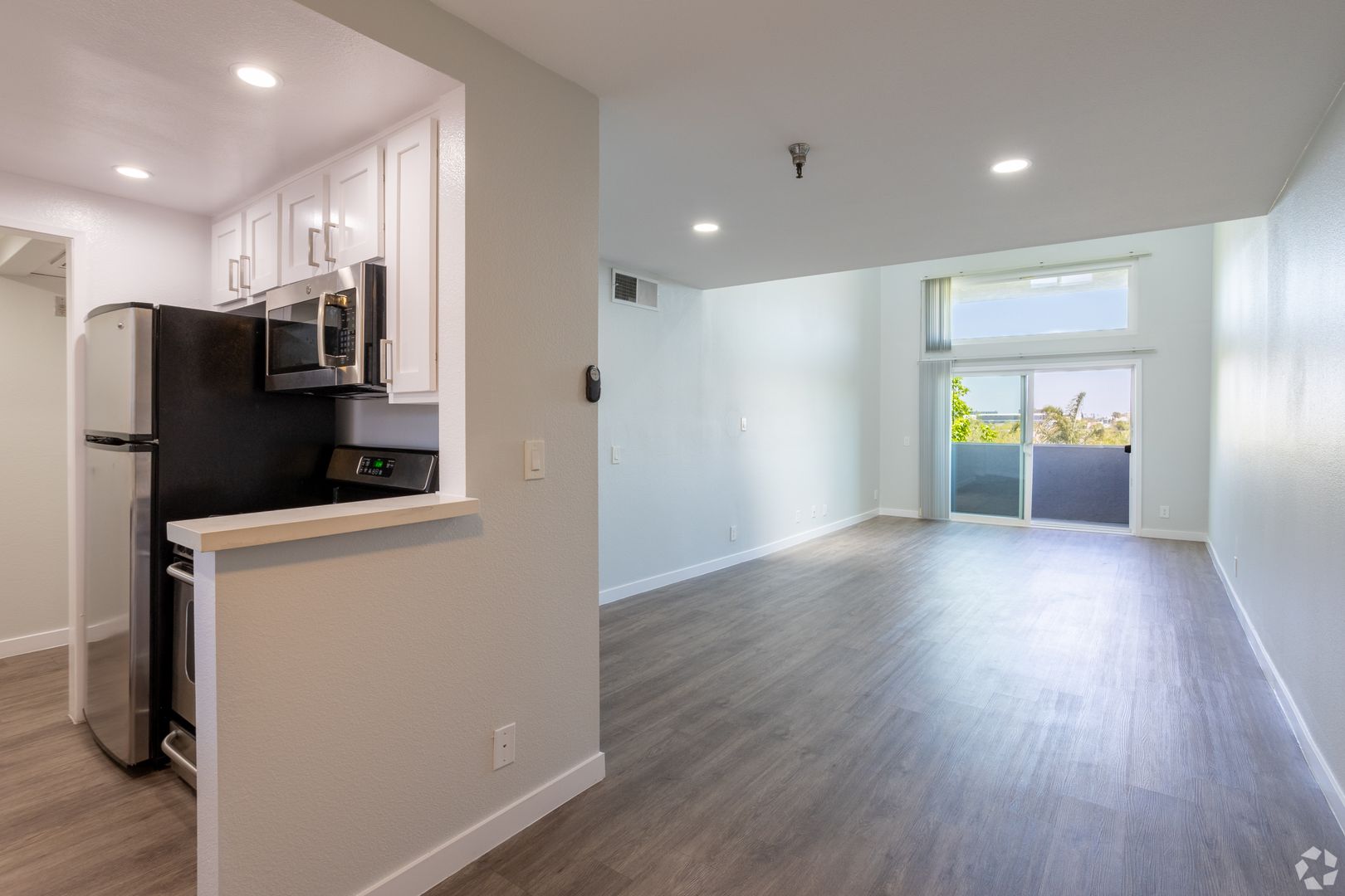 Los Angeles Apartment: 110 S. Sweetzer Ave