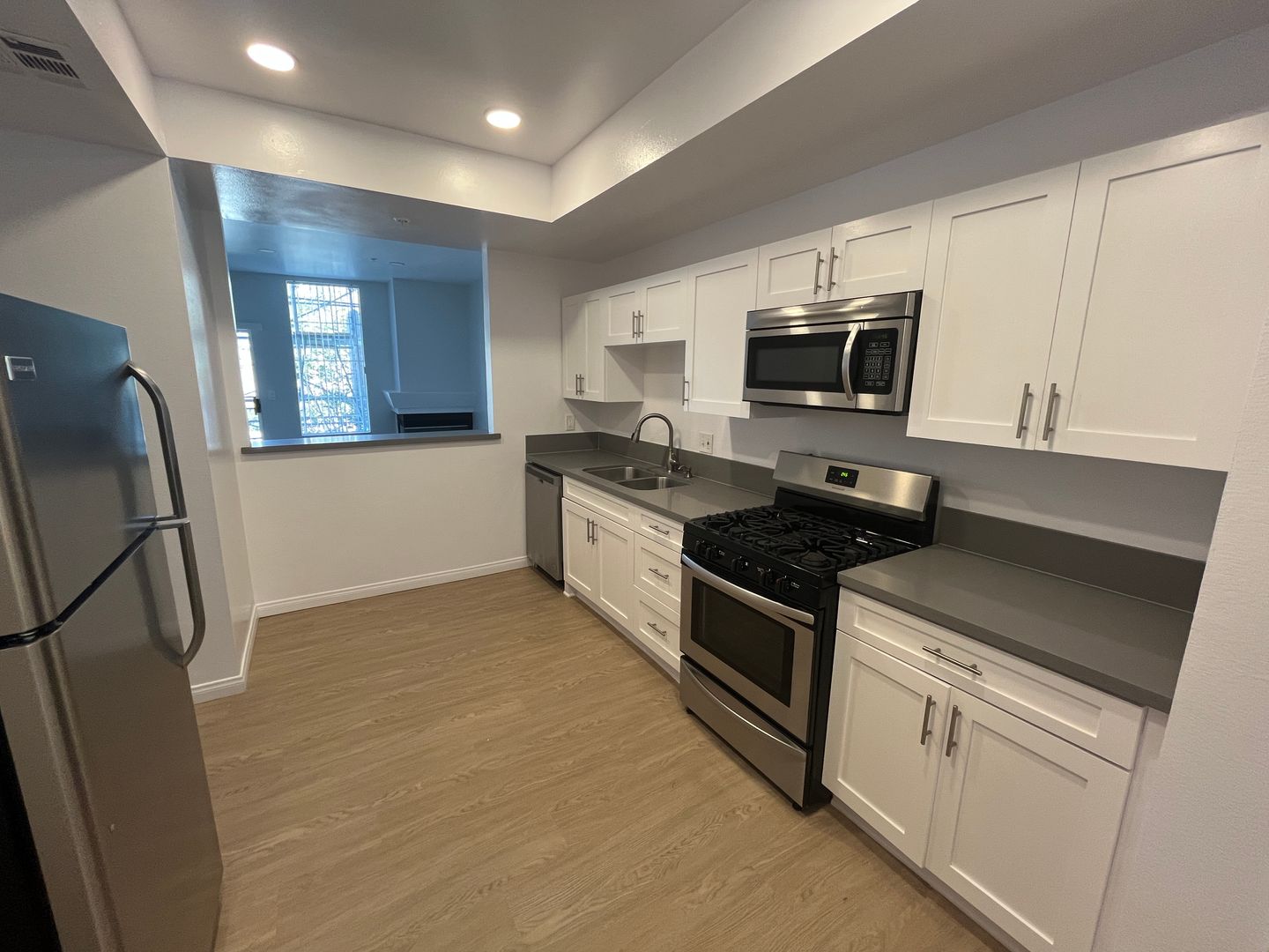 Pacific Palisades Apartment: 16070 Sunset Blvd