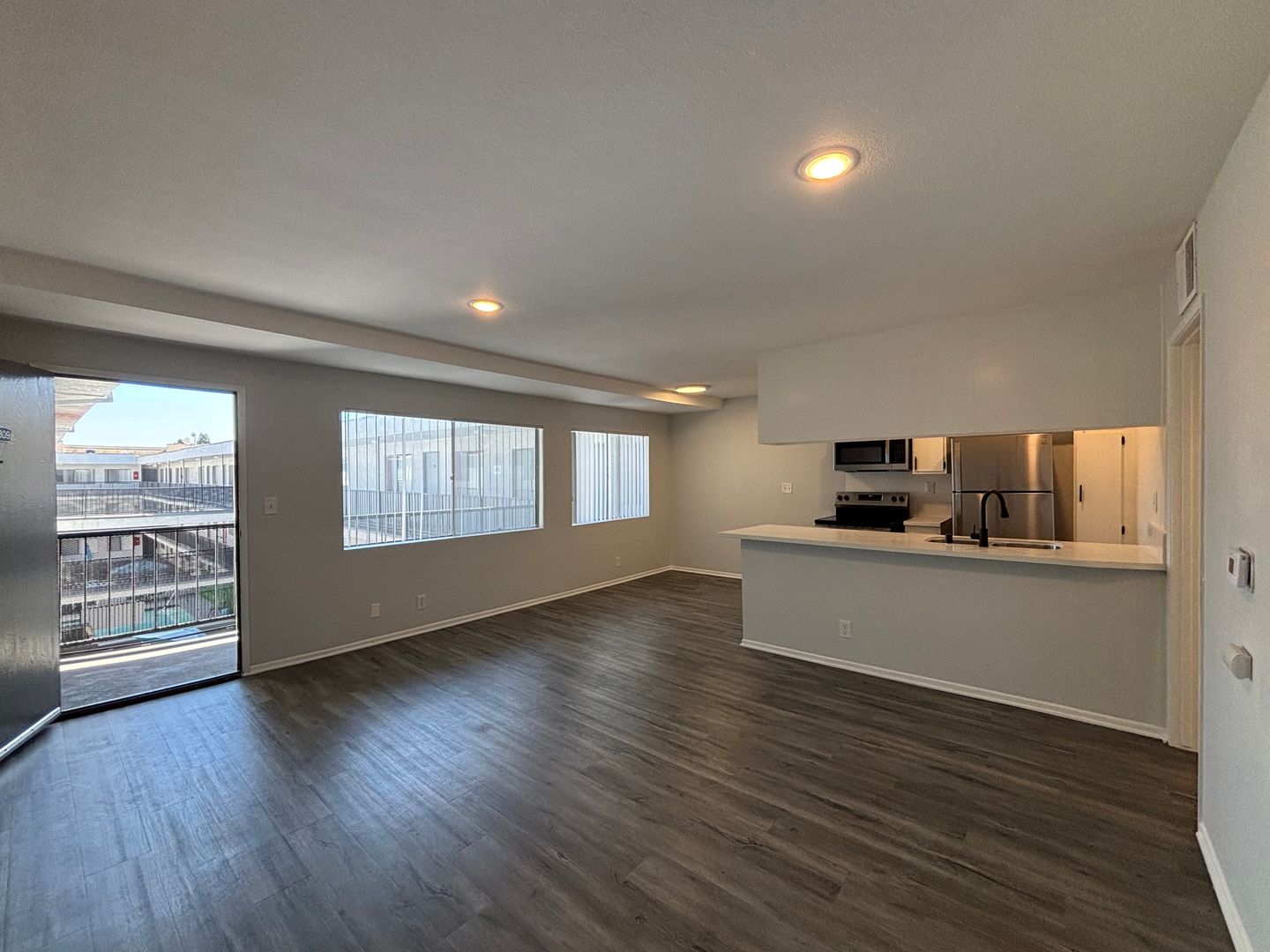 Los Angeles Apartment: 951 S. Oxford Ave