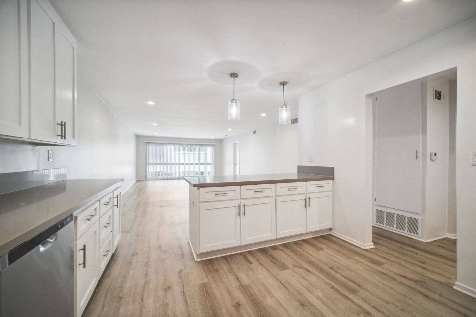 Beverly Hills Apartment: 170 N. Crescent Dr.