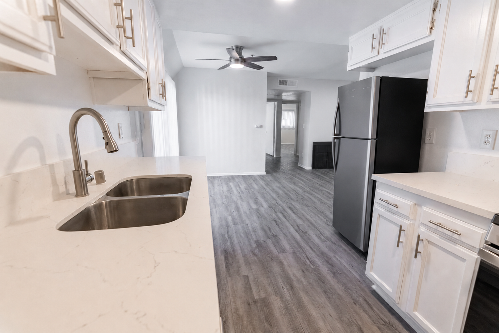 North Hollywood Apartment: 10755 Kling Street