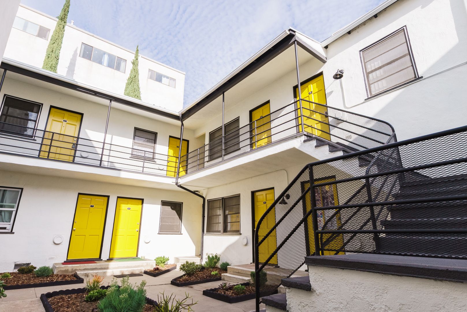 Los Angeles Apartment: 944 Tiverton Avenue