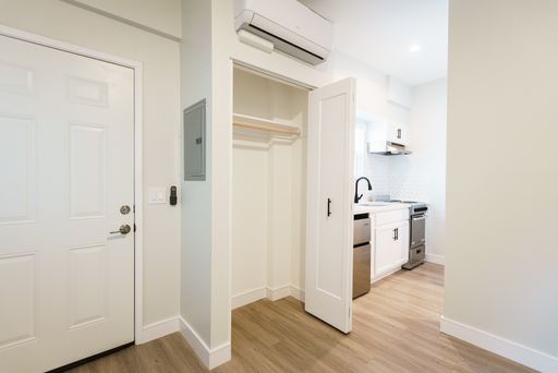 11937 Avon Way - Gorgeous, fully renovated building located in Los Angeles – photo 1