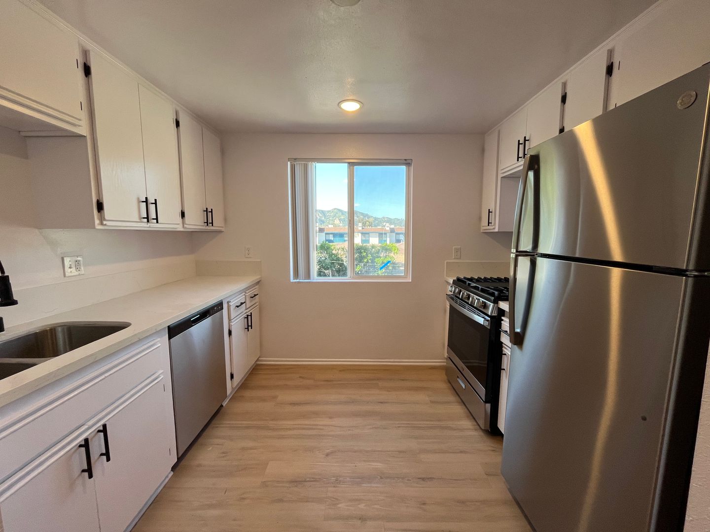 Glendale Apartment: 420 W Windsor Road