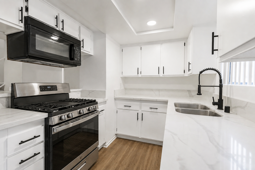 4742 Sepulveda - Gorgeous, fully renovated building located in Sherman Oaks – photo 1